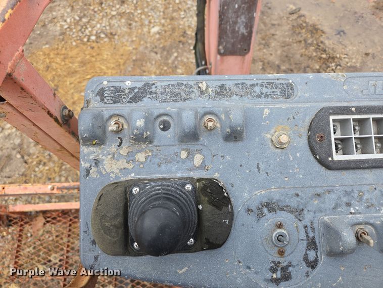 image for item DP6202 2000 JLG 800A boom lift