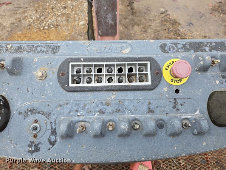 image for item DP6202 2000 JLG 800A boom lift