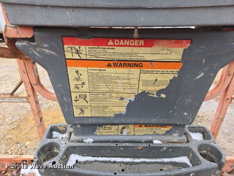 image for item DP6202 2000 JLG 800A boom lift