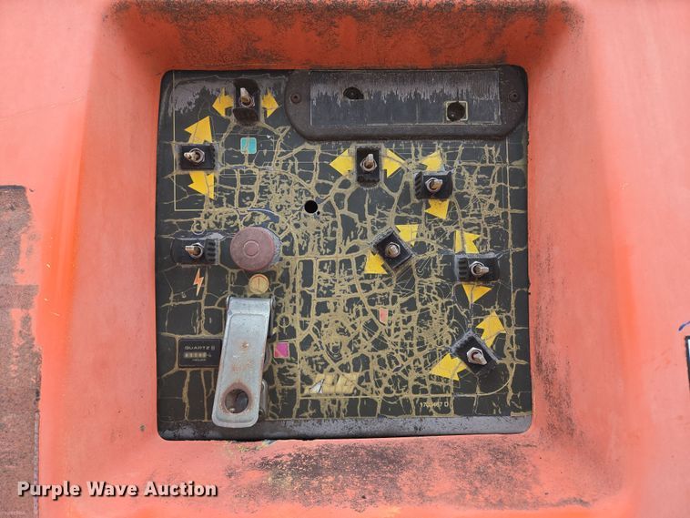 image for item DP6202 2000 JLG 800A boom lift