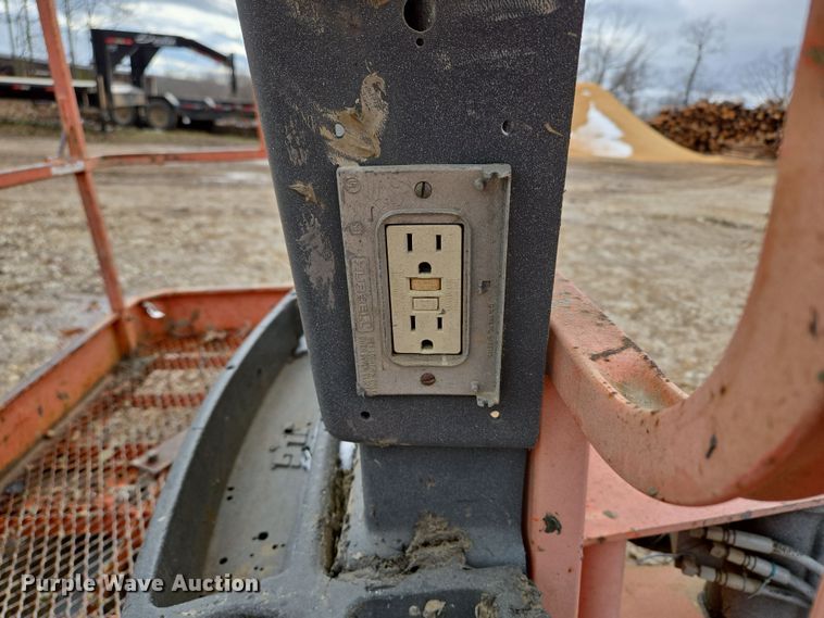 image for item DP6202 2000 JLG 800A boom lift