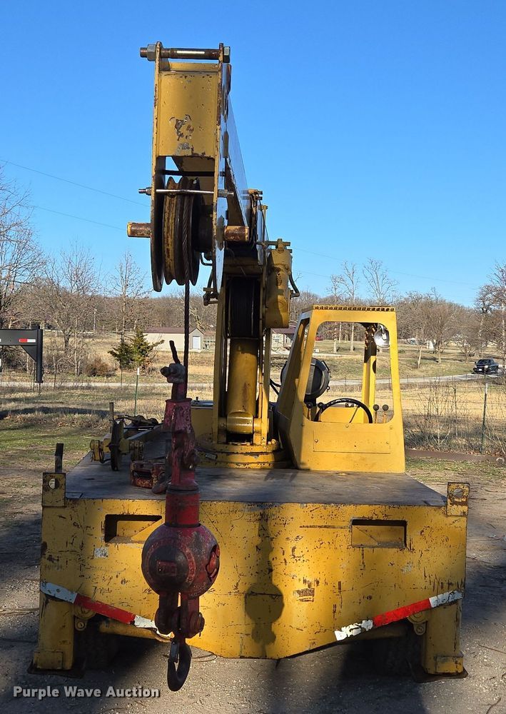 image for item DP6211 1980 Drott 3330 crane