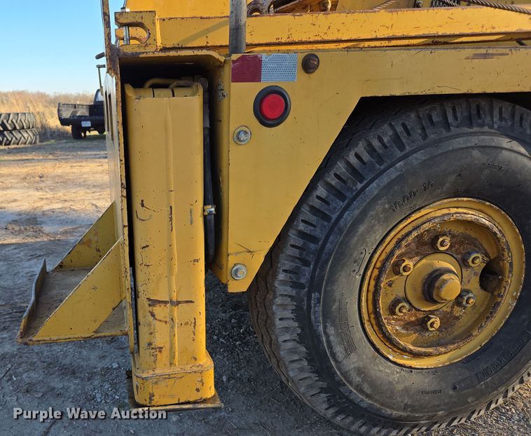 image for item DP6211 1980 Drott 3330 crane