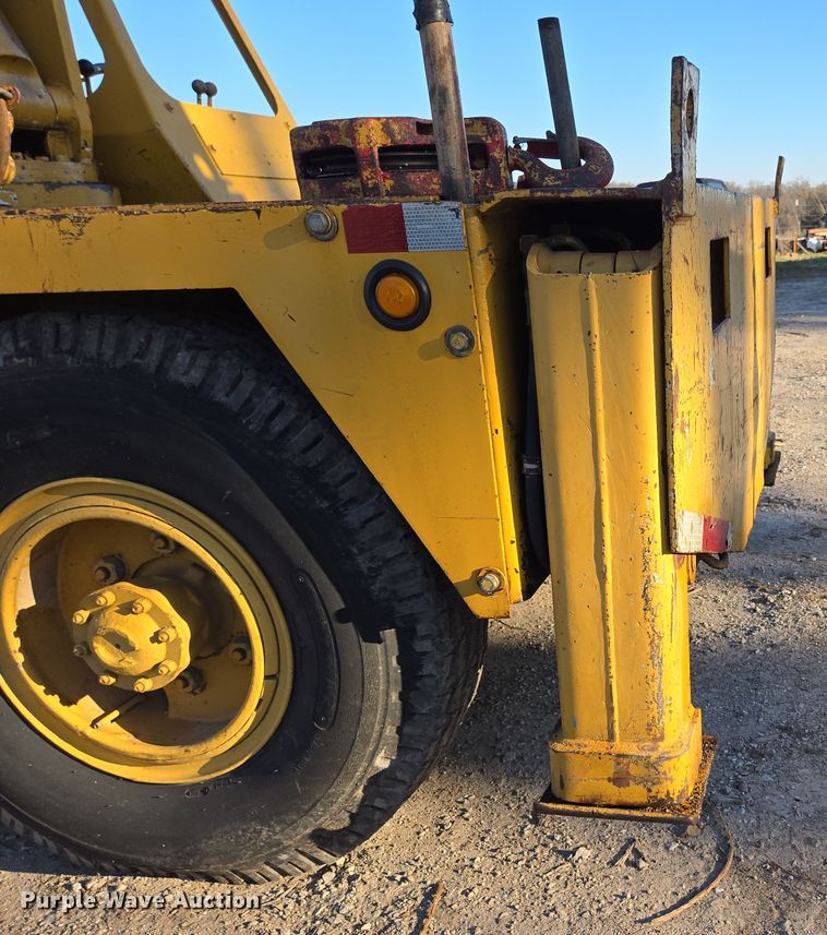 image for item DP6211 1980 Drott 3330 crane