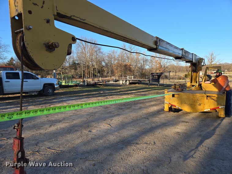 image for item DP6211 1980 Drott 3330 crane