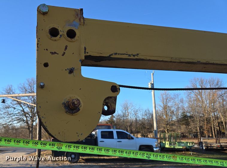 image for item DP6211 1980 Drott 3330 crane