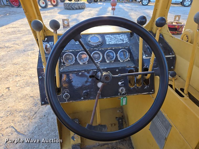 image for item DP6211 1980 Drott 3330 crane