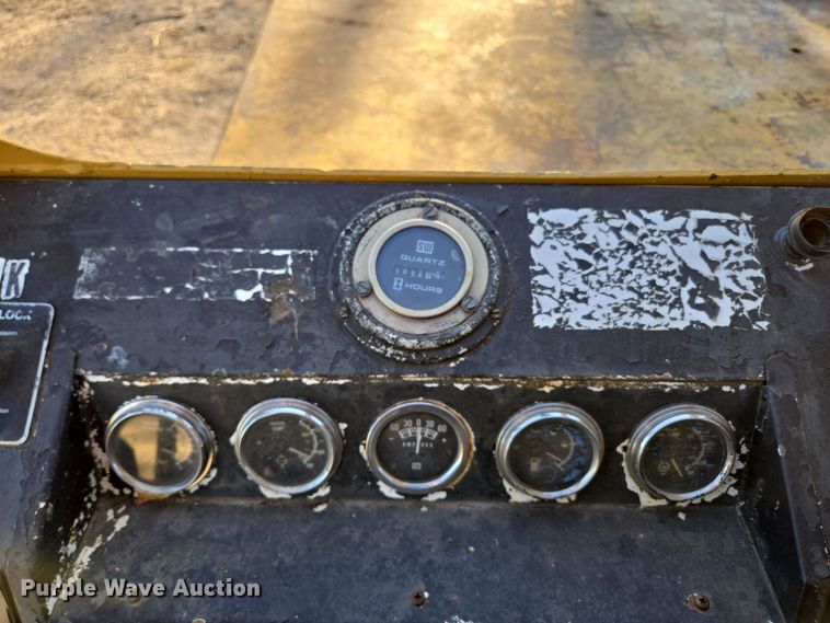 image for item DP6211 1980 Drott 3330 crane