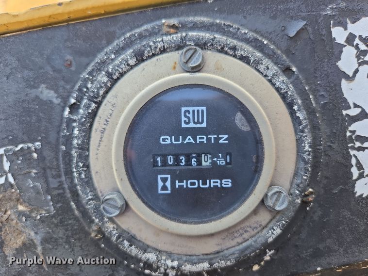 image for item DP6211 1980 Drott 3330 crane