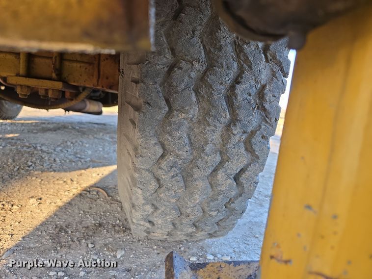 image for item DP6211 1980 Drott 3330 crane