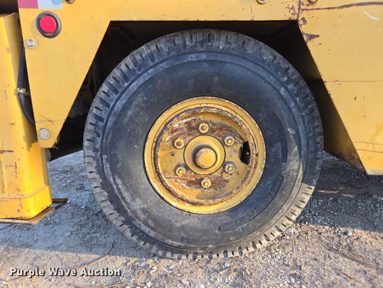 image for item DP6211 1980 Drott 3330 crane