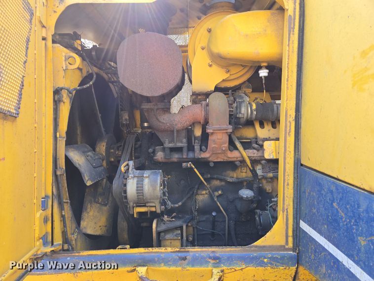 image for item DP6215 1989 Komatsu D66S-1 track loader