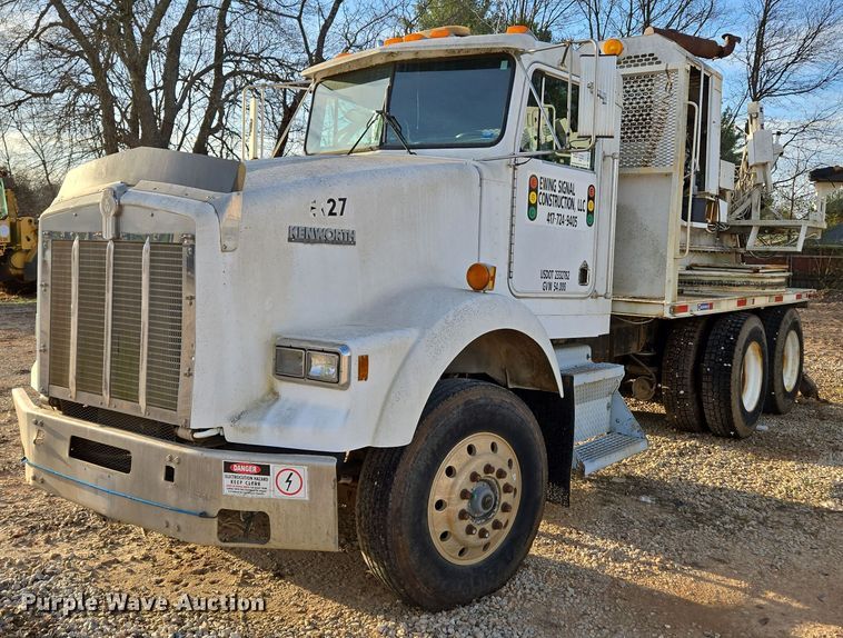 image for item DP6216 1994 Kenworth T800 pressure digger truck