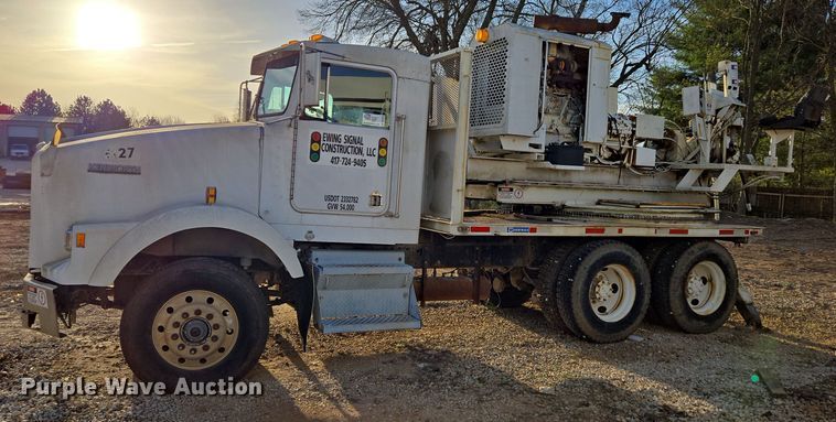 image for item DP6216 1994 Kenworth T800 pressure digger truck