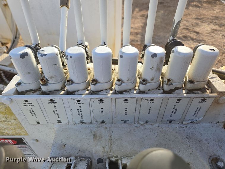 image for item DP6216 1994 Kenworth T800 pressure digger truck