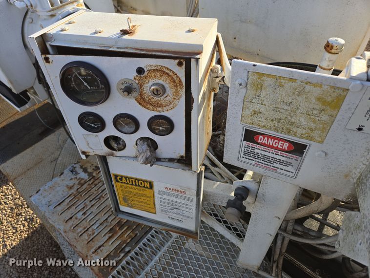 image for item DP6216 1994 Kenworth T800 pressure digger truck