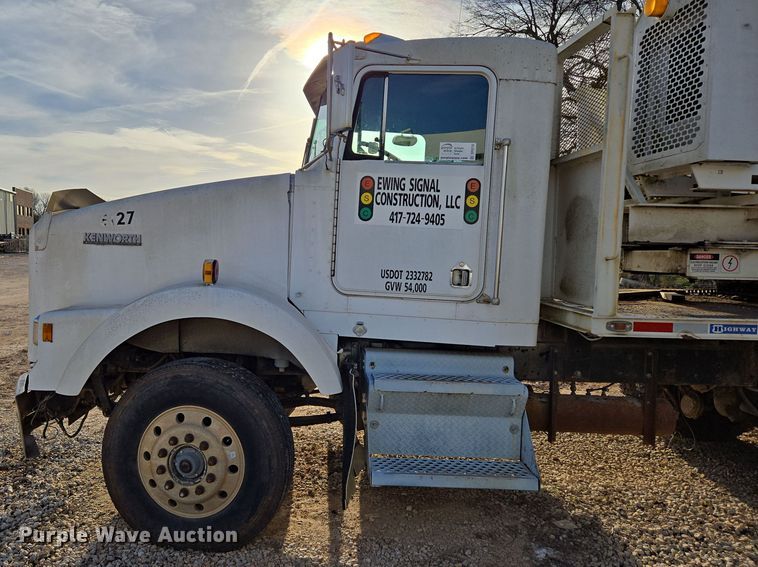 image for item DP6216 1994 Kenworth T800 pressure digger truck