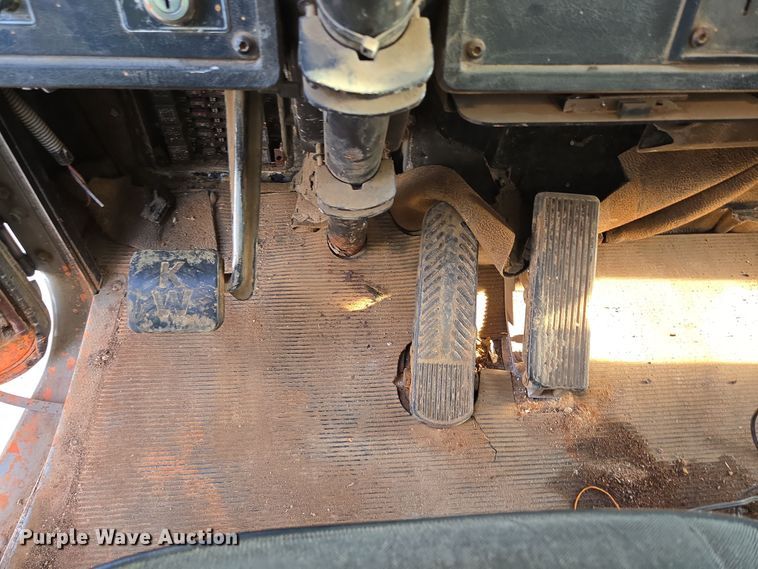 image for item DP6216 1994 Kenworth T800 pressure digger truck