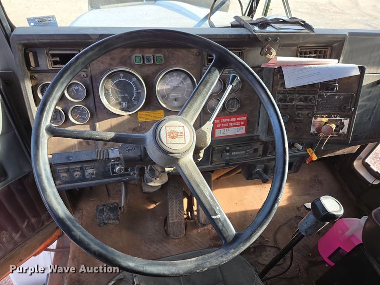 image for item DP6216 1994 Kenworth T800 pressure digger truck