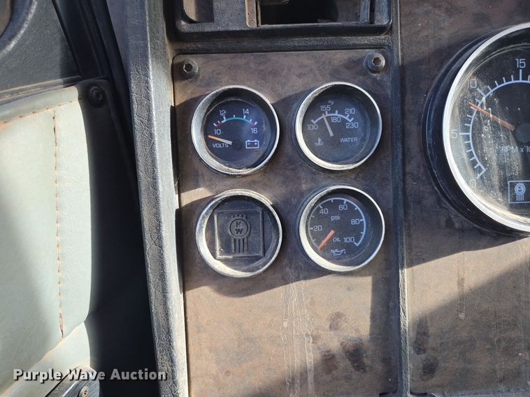 image for item DP6216 1994 Kenworth T800 pressure digger truck