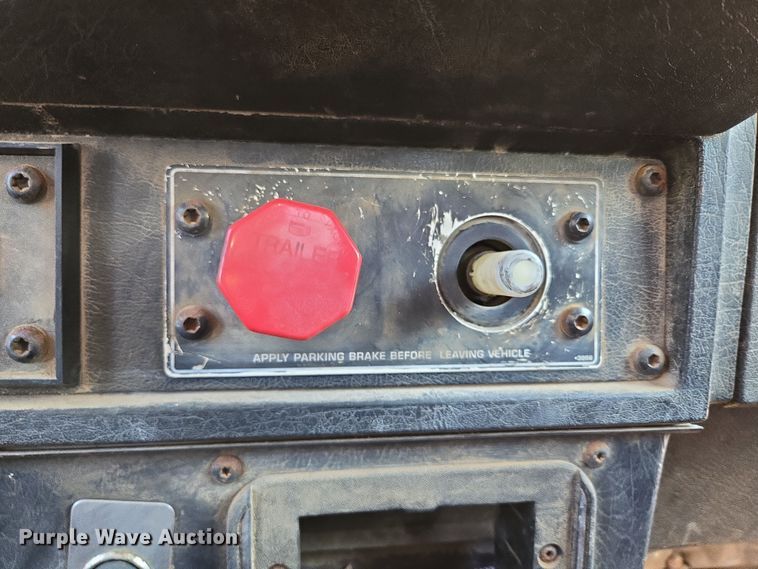 image for item DP6216 1994 Kenworth T800 pressure digger truck