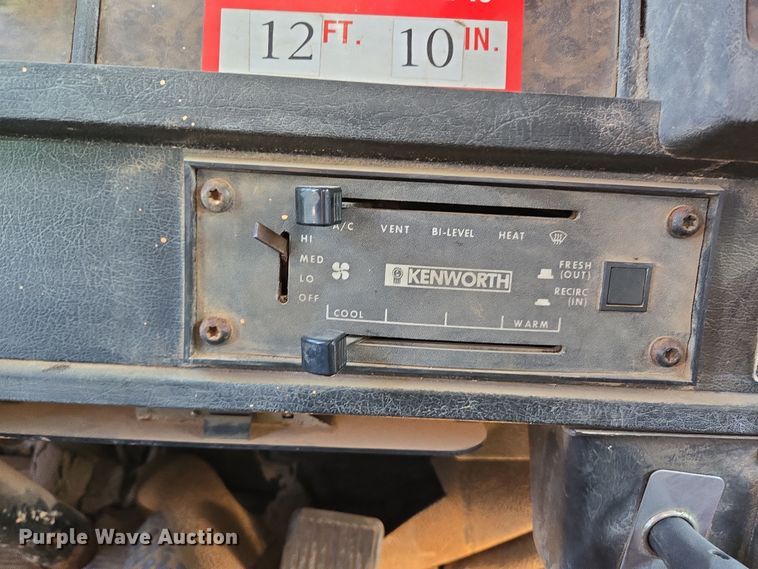 image for item DP6216 1994 Kenworth T800 pressure digger truck