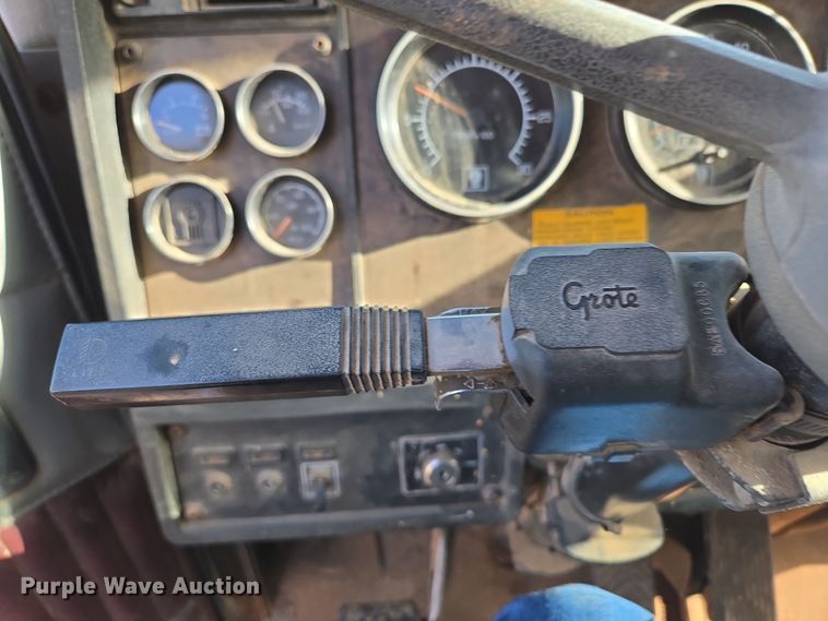 image for item DP6216 1994 Kenworth T800 pressure digger truck