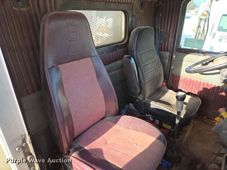 image for item DP6216 1994 Kenworth T800 pressure digger truck