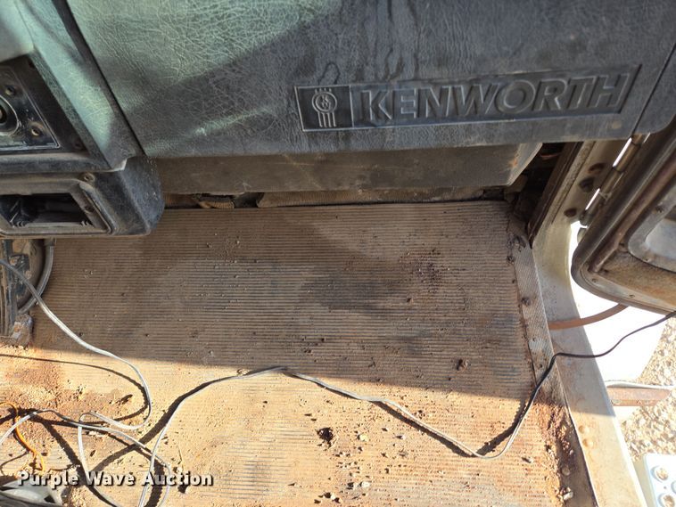 image for item DP6216 1994 Kenworth T800 pressure digger truck