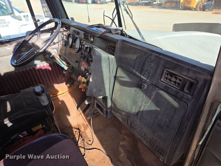 image for item DP6216 1994 Kenworth T800 pressure digger truck