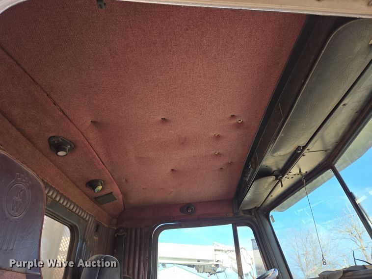 image for item DP6216 1994 Kenworth T800 pressure digger truck