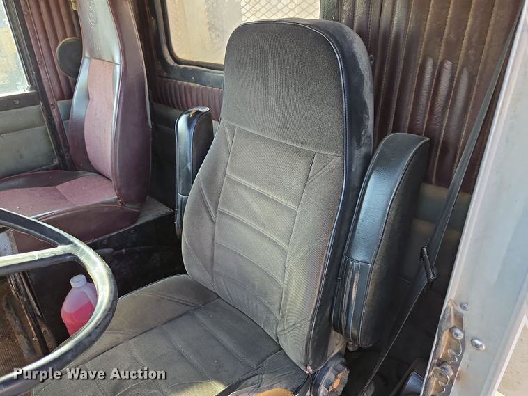 image for item DP6216 1994 Kenworth T800 pressure digger truck