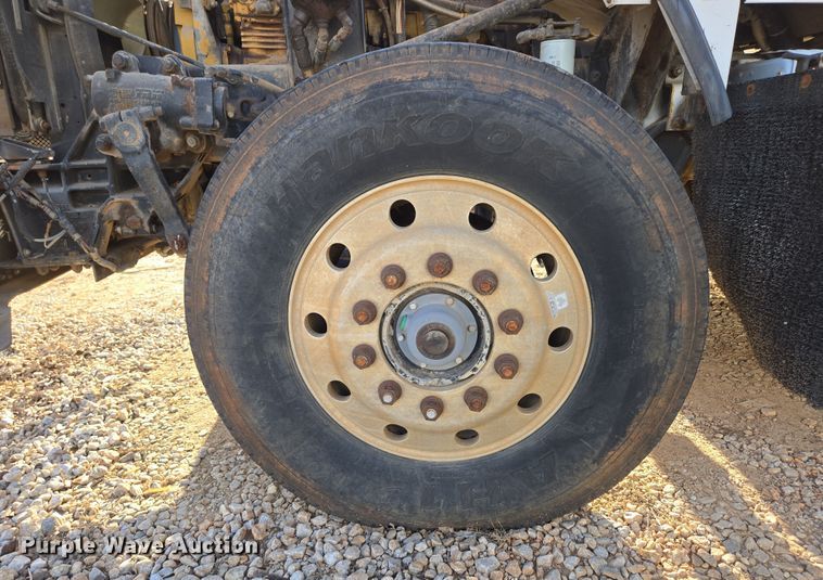 image for item DP6216 1994 Kenworth T800 pressure digger truck