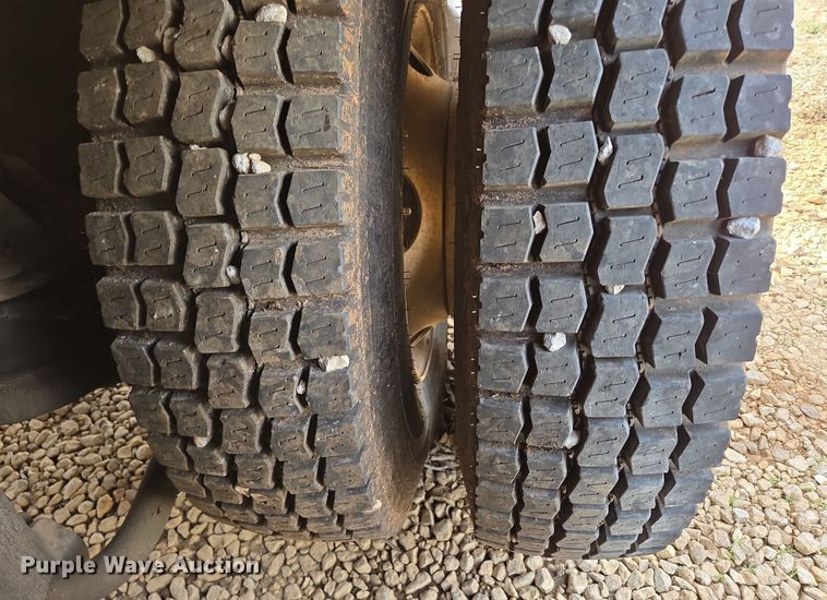 image for item DP6216 1994 Kenworth T800 pressure digger truck