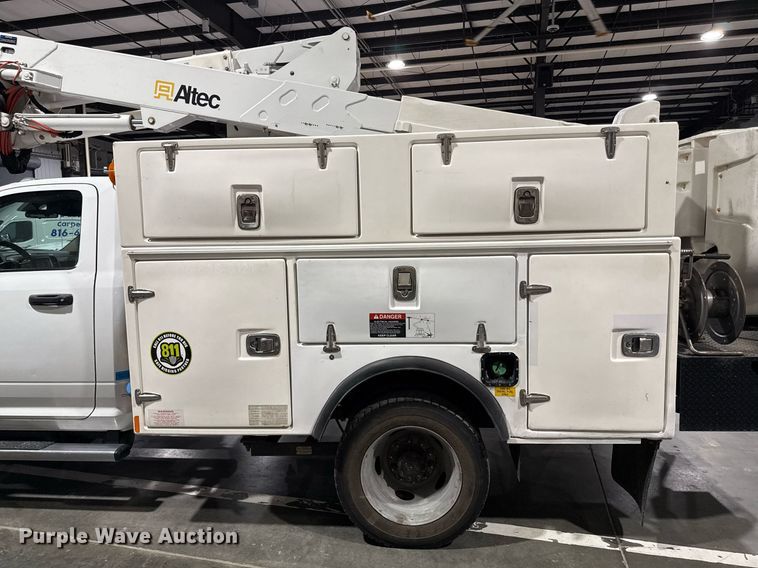 image for item DQ6690 2015 Dodge Ram 5500 bucket truck