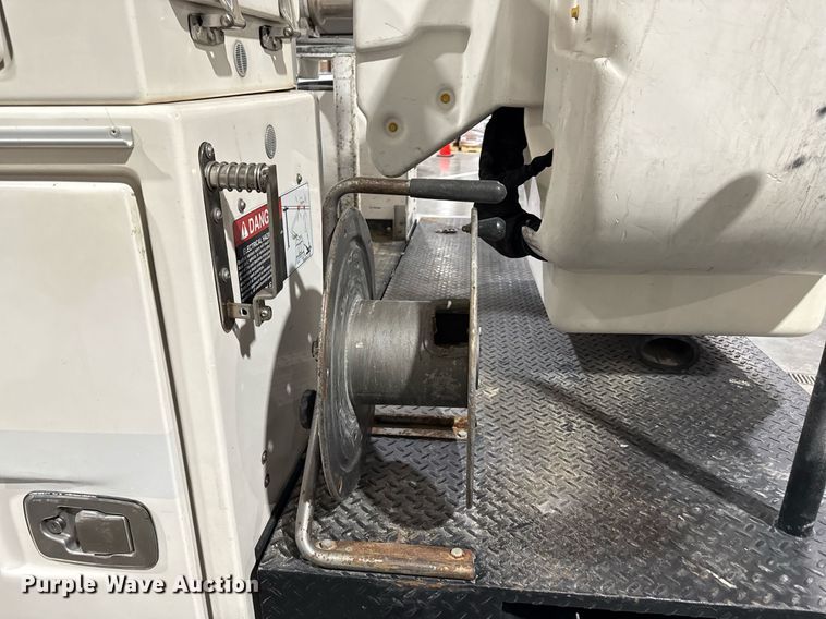 image for item DQ6690 2015 Dodge Ram 5500 bucket truck