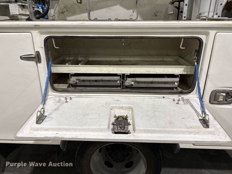 image for item DQ6690 2015 Dodge Ram 5500 bucket truck