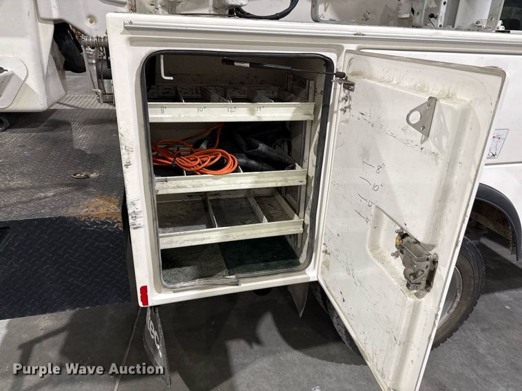 image for item DQ6690 2015 Dodge Ram 5500 bucket truck