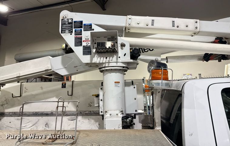 image for item DQ6690 2015 Dodge Ram 5500 bucket truck