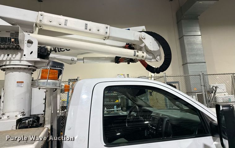 image for item DQ6690 2015 Dodge Ram 5500 bucket truck