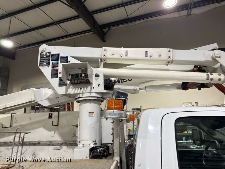 image for item DQ6690 2015 Dodge Ram 5500 bucket truck