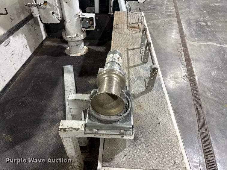 image for item DQ6690 2015 Dodge Ram 5500 bucket truck