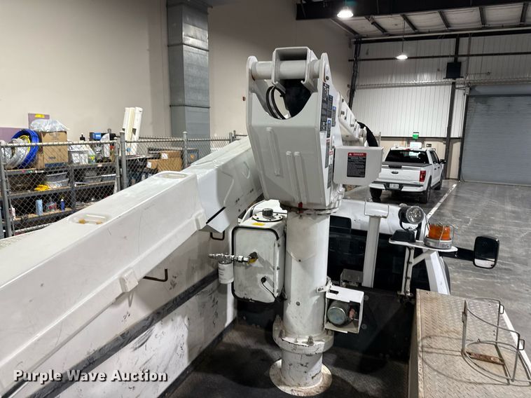 image for item DQ6690 2015 Dodge Ram 5500 bucket truck