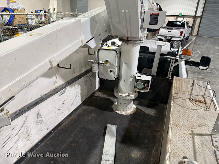 image for item DQ6690 2015 Dodge Ram 5500 bucket truck