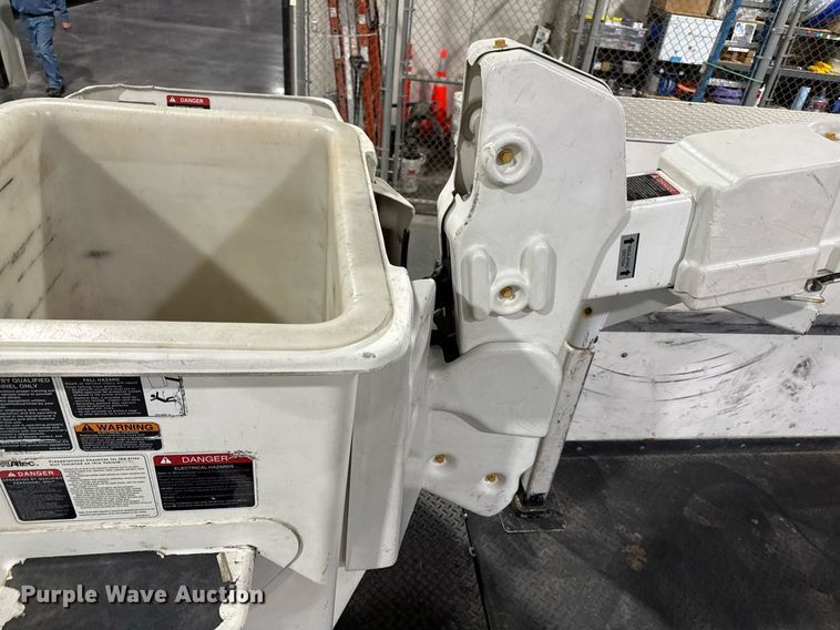 image for item DQ6690 2015 Dodge Ram 5500 bucket truck