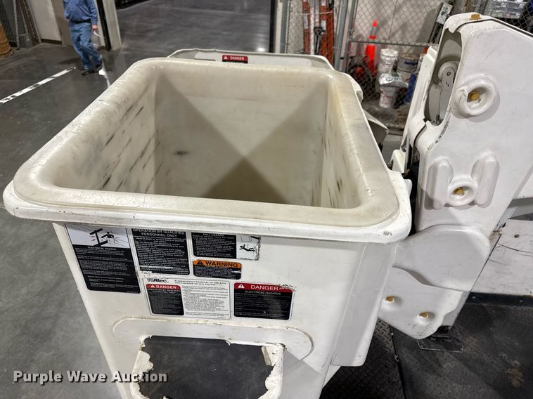 image for item DQ6690 2015 Dodge Ram 5500 bucket truck