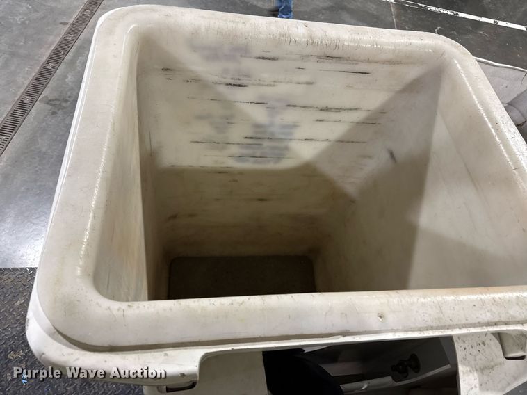 image for item DQ6690 2015 Dodge Ram 5500 bucket truck