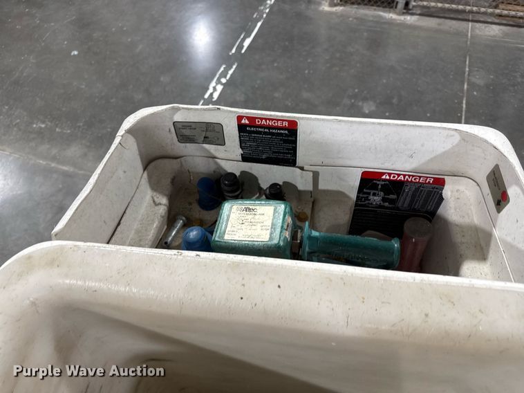 image for item DQ6690 2015 Dodge Ram 5500 bucket truck