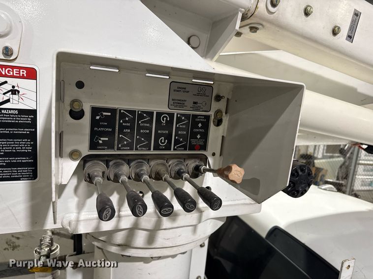 image for item DQ6690 2015 Dodge Ram 5500 bucket truck