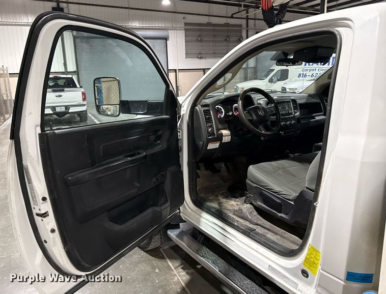 image for item DQ6690 2015 Dodge Ram 5500 bucket truck